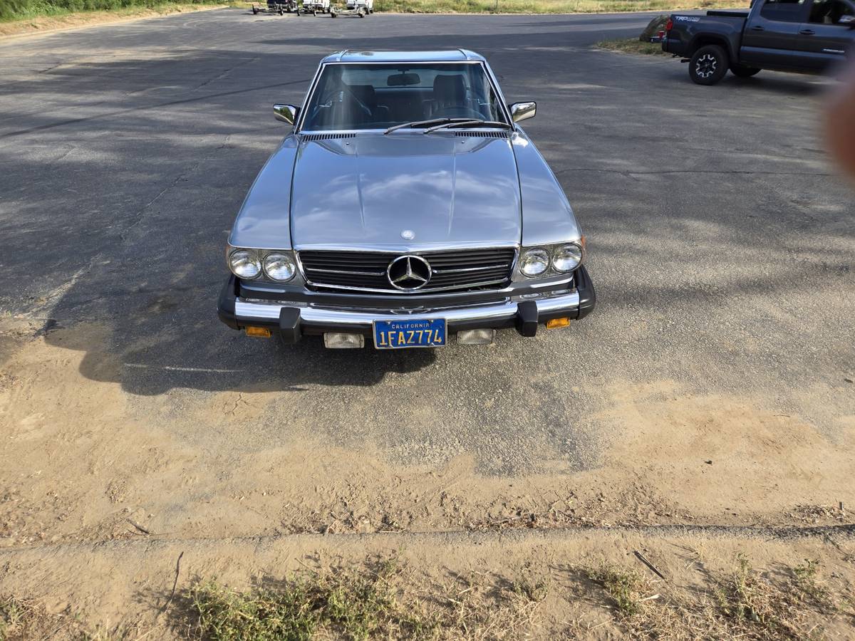 Mercedes-benz-Benz-380sl-1982-silver-6
