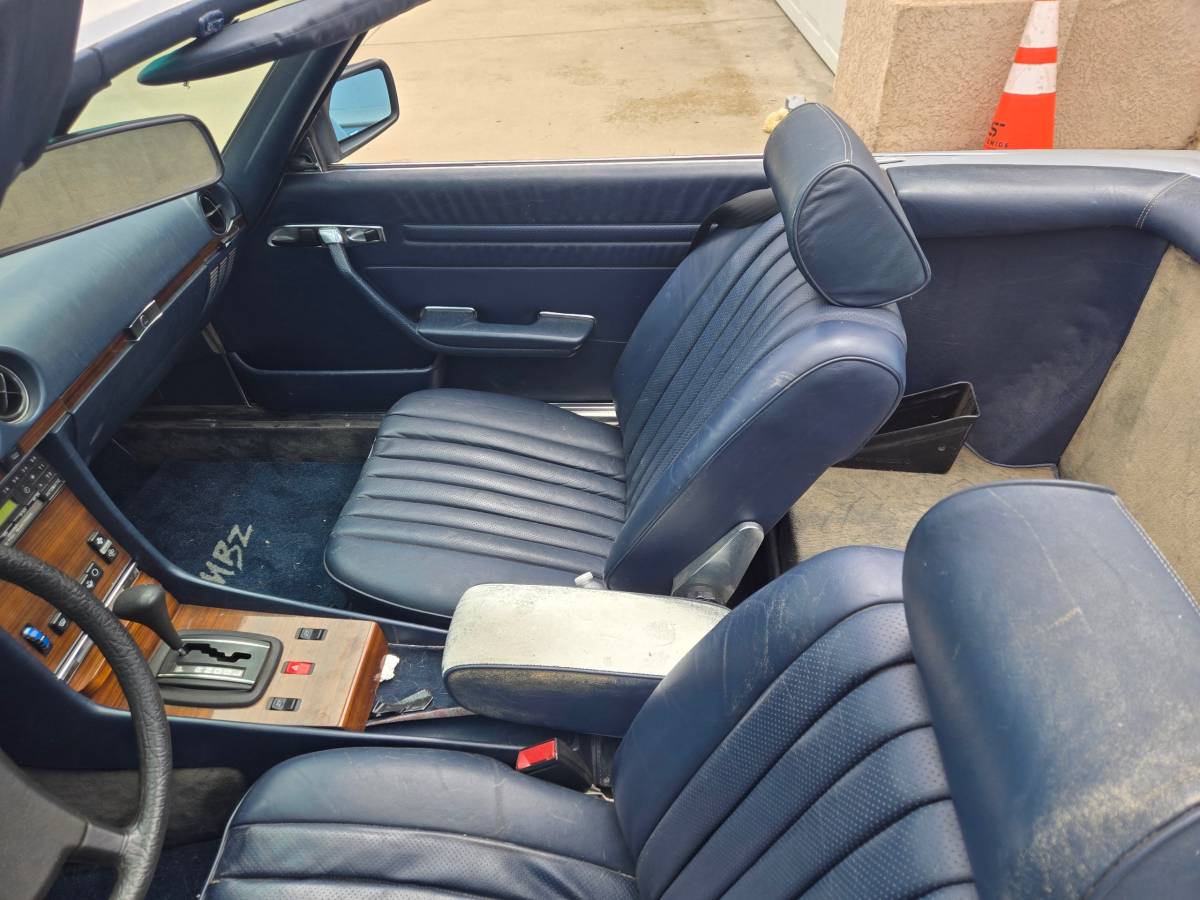 Mercedes-benz-Benz-380sl-1982-silver-8