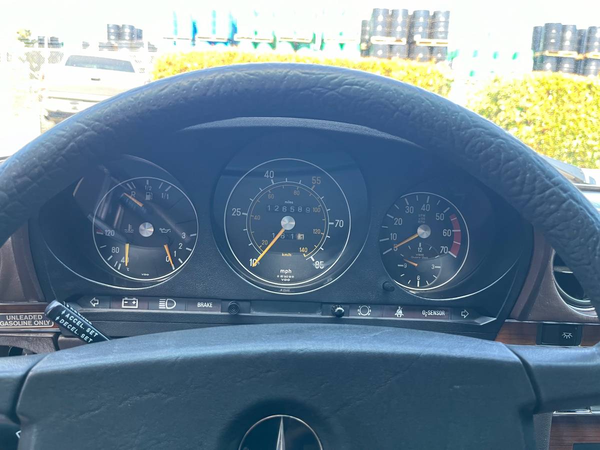 Mercedes-benz-Benz-450sl-1980-yellow-19
