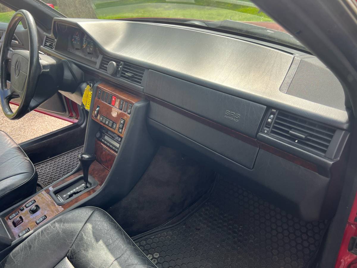 Mercedes-benz-Benz-e320-cabriolet-1994-red-17