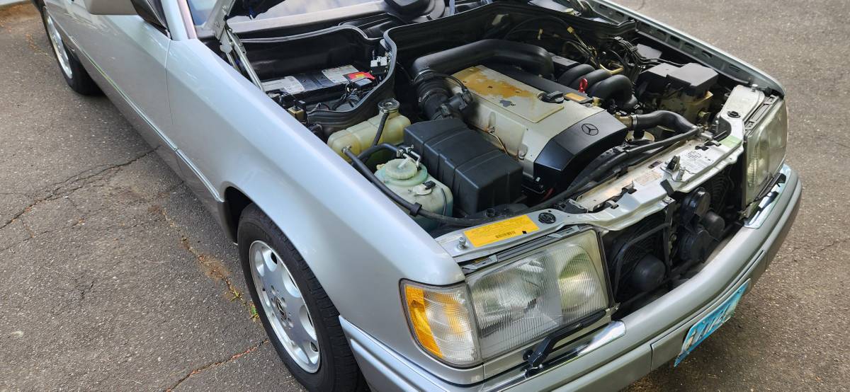 Mercedes-benz-E320-1995-silver-1
