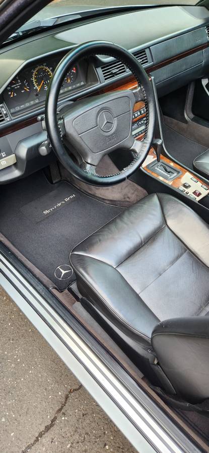Mercedes-benz-E320-1995-silver