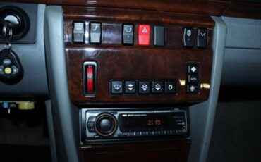 Mercedes-benz-benz-300-1993-silver-11