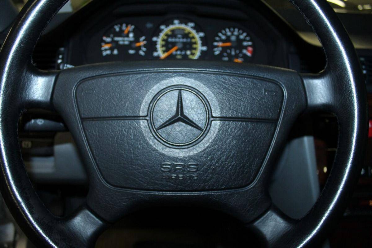 Mercedes-benz-benz-300-1993-silver-12