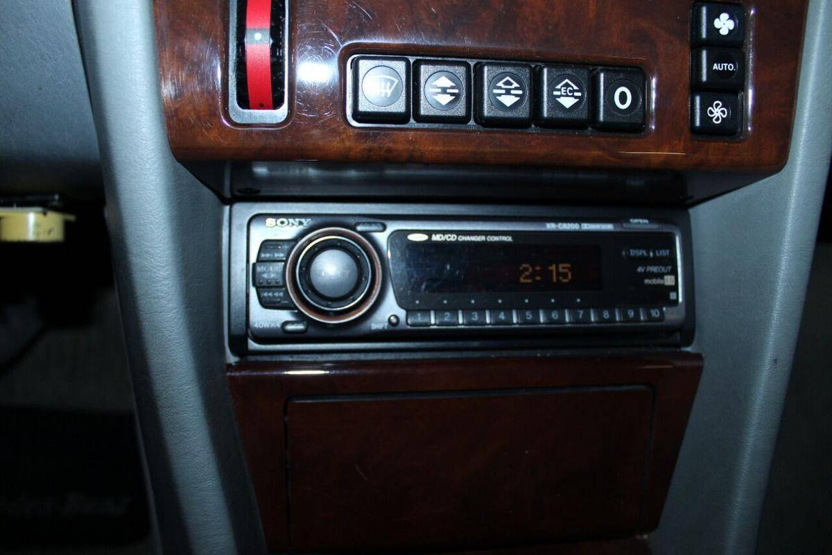 Mercedes-benz-benz-300-1993-silver-13