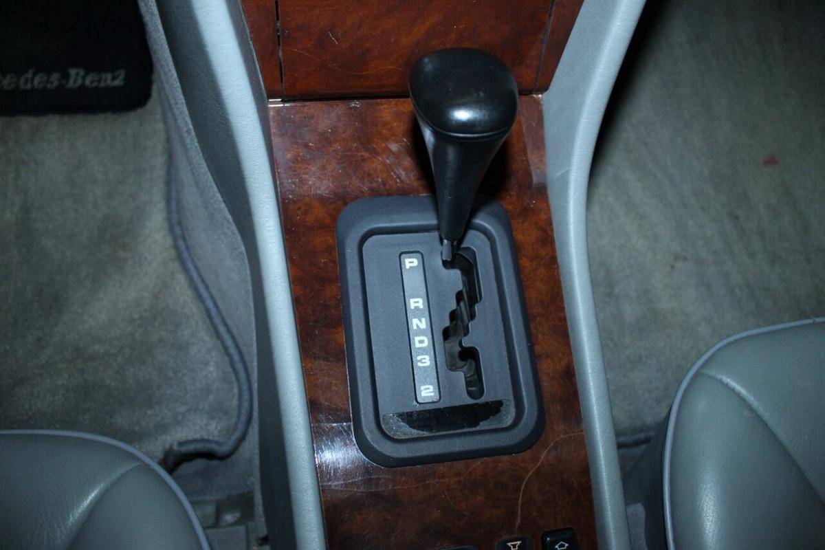 Mercedes-benz-benz-300-1993-silver-14