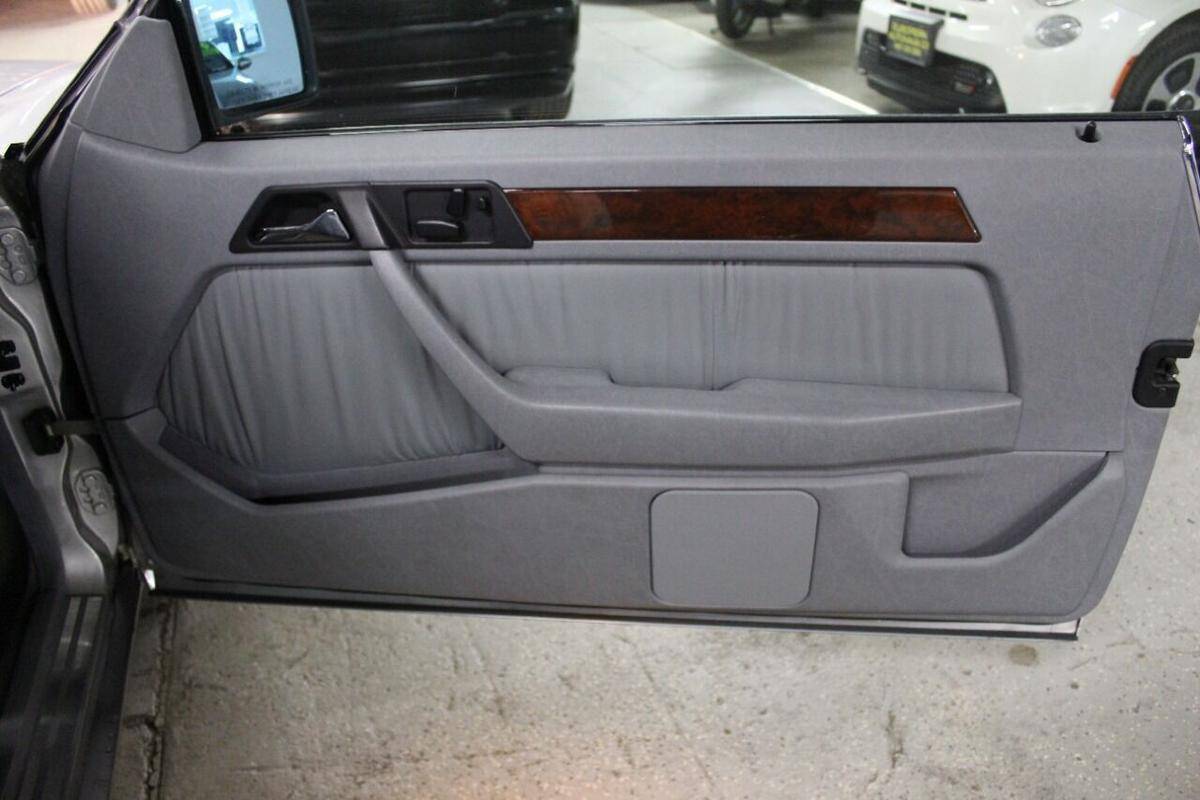 Mercedes-benz-benz-300-1993-silver-19