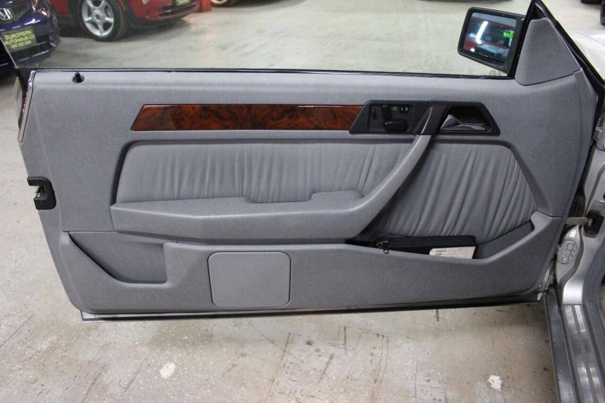 Mercedes-benz-benz-300-1993-silver-7