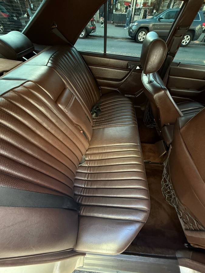 Mercedes-benz-benz-300-300e-1989-grey-4