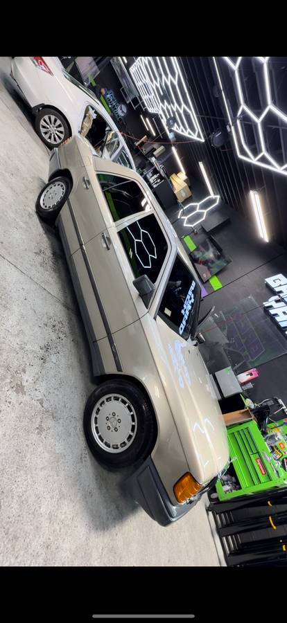 Mercedes-benz-benz-300-300e-1989-grey-5