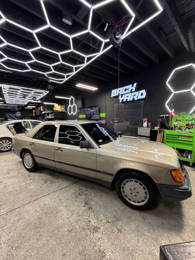 Mercedes-benz-benz-300-300e-1989-grey-6