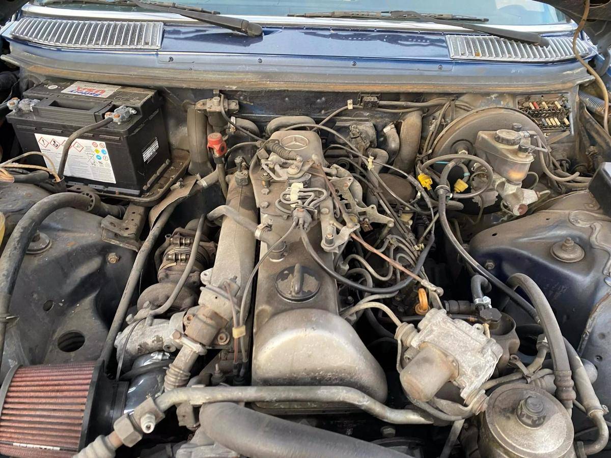 Mercedes-benz-benz-300-diesel-1984-blue-10