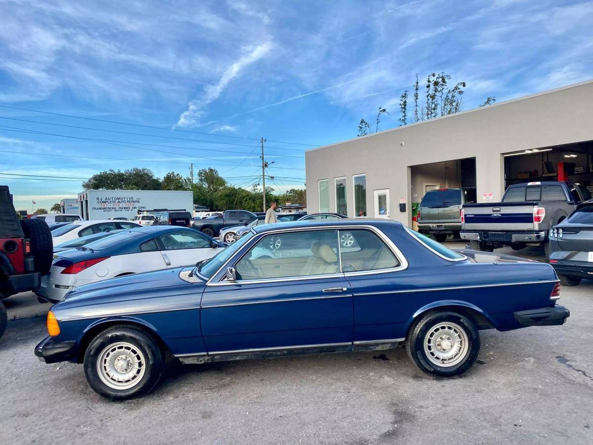 Mercedes-benz-benz-300-diesel-1984-blue-3