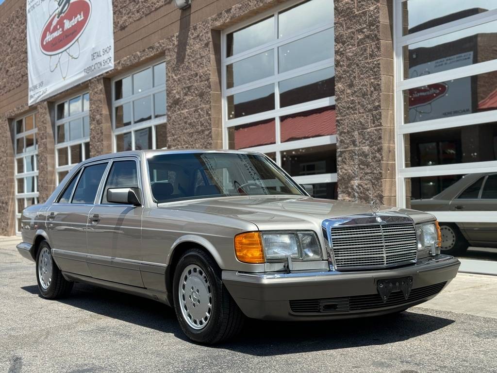 Mercedes-benz-benz-560-class-1988-yellow-1