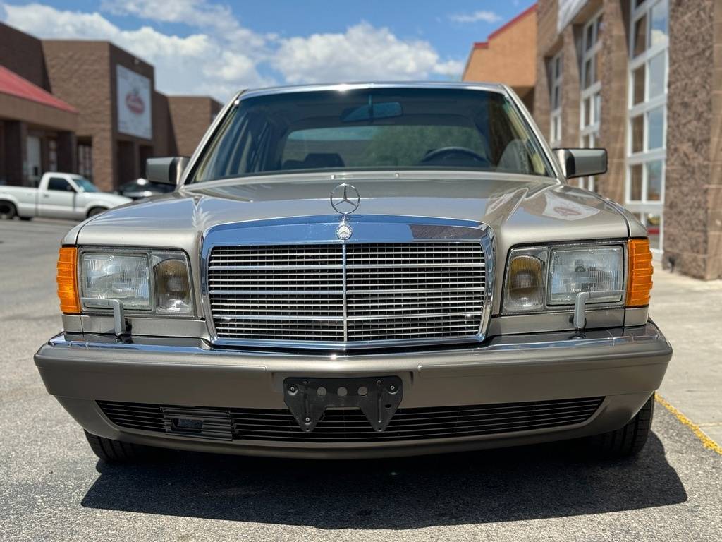 Mercedes-benz-benz-560-class-1988-yellow-10