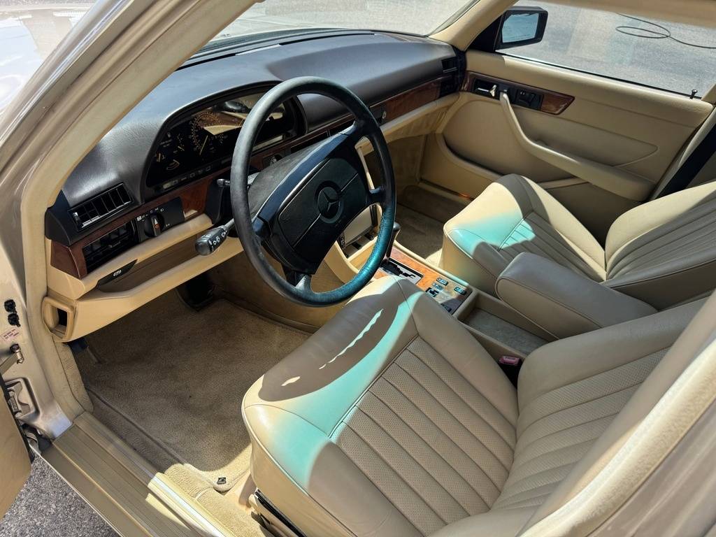 Mercedes-benz-benz-560-class-1988-yellow-11
