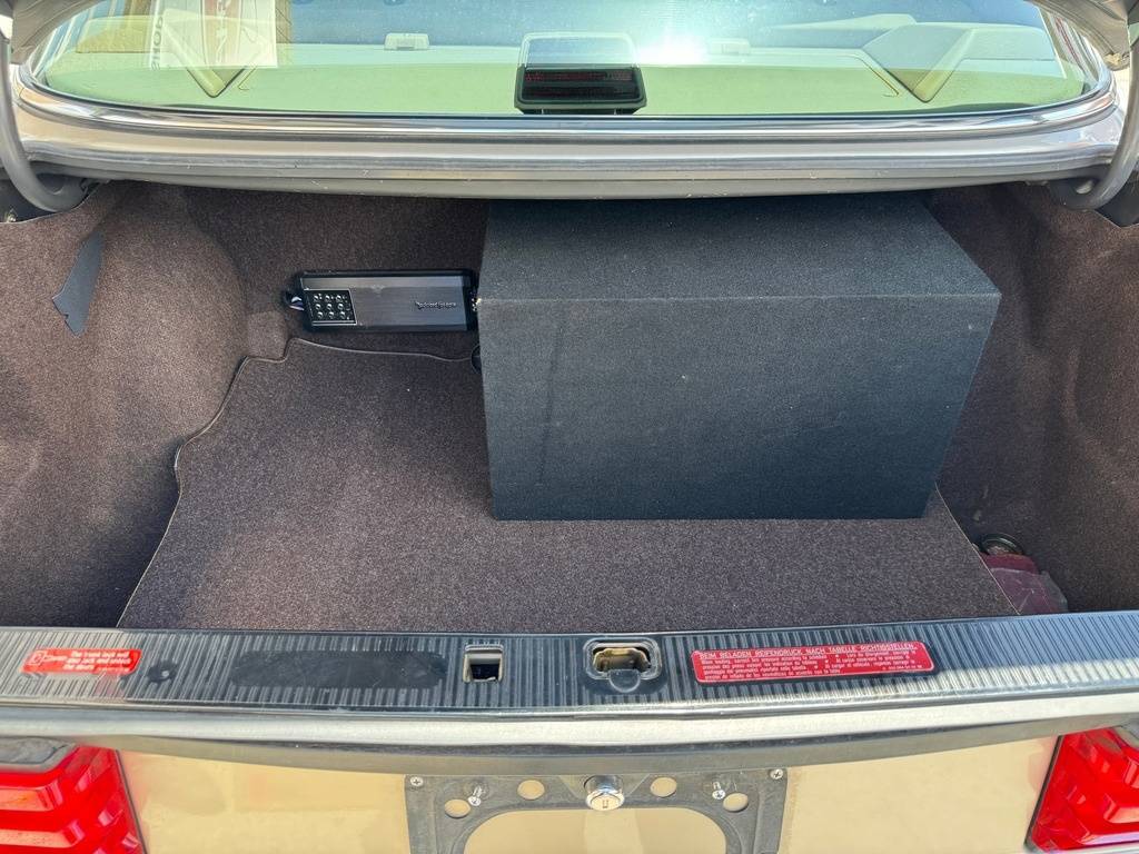 Mercedes-benz-benz-560-class-1988-yellow-16