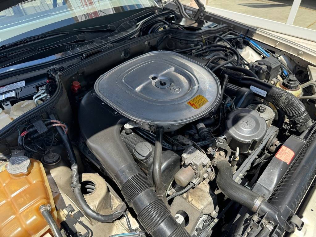 Mercedes-benz-benz-560-class-1988-yellow-19