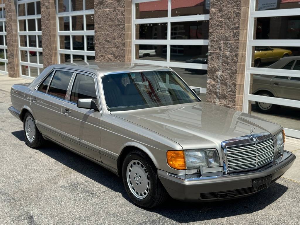 Mercedes-benz-benz-560-class-1988-yellow-2