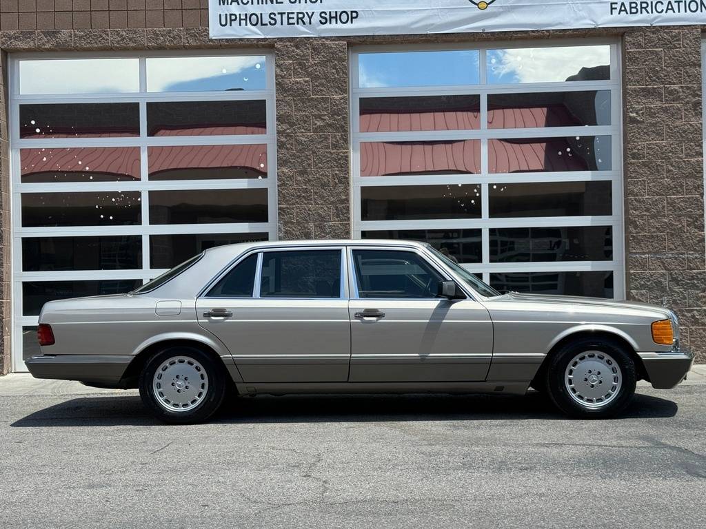Mercedes-benz-benz-560-class-1988-yellow-3