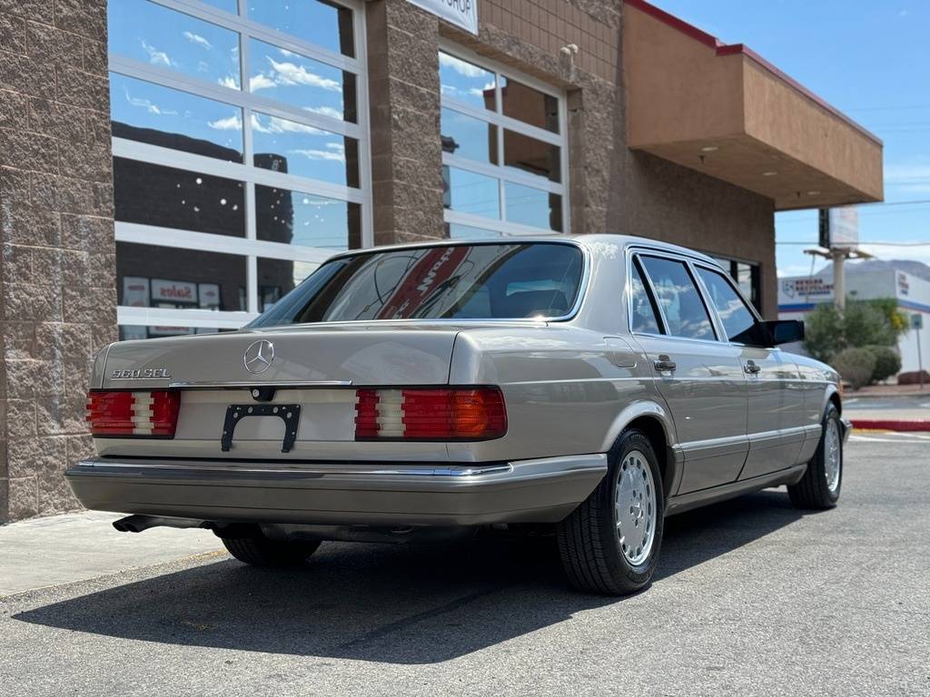 Mercedes-benz-benz-560-class-1988-yellow-4