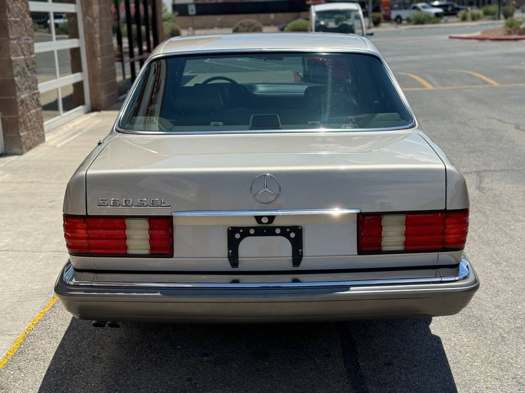 Mercedes-benz-benz-560-class-1988-yellow-5