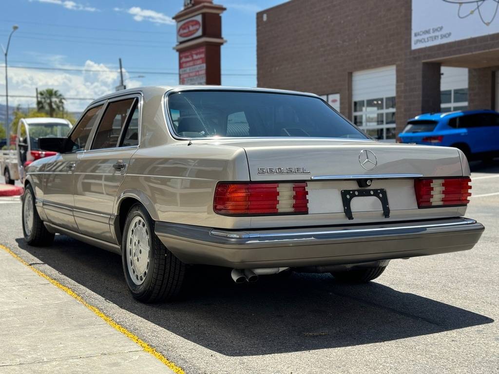 Mercedes-benz-benz-560-class-1988-yellow-6