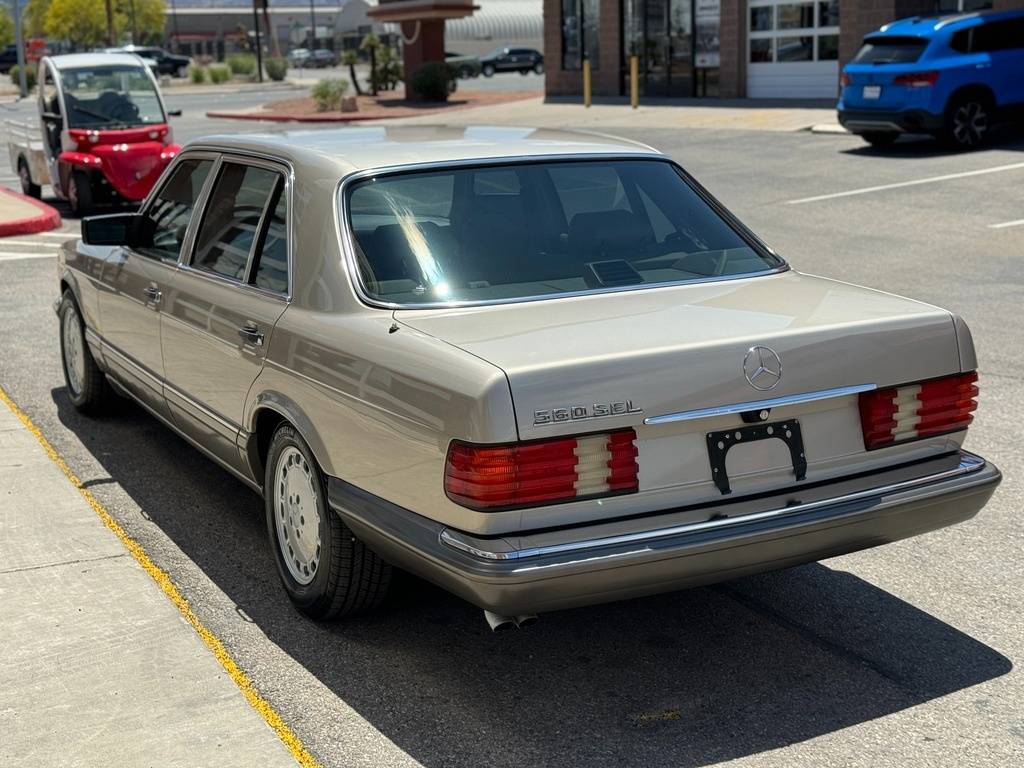 Mercedes-benz-benz-560-class-1988-yellow-7