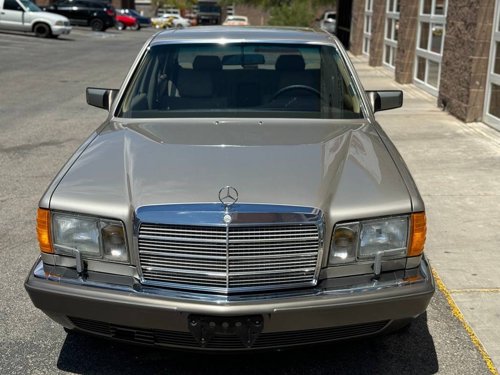 Mercedes-benz-benz-560-class-1988-yellow-9