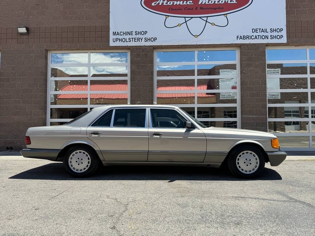 Mercedes-benz -benz 560-class  1988 yellow
