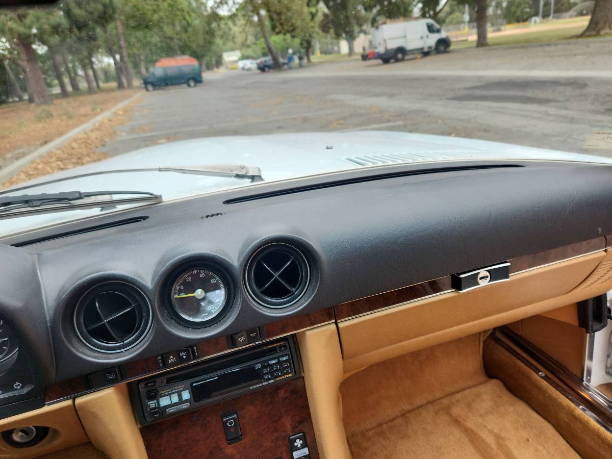 Mercedes-benz-benz-560-sl-1988-white-11