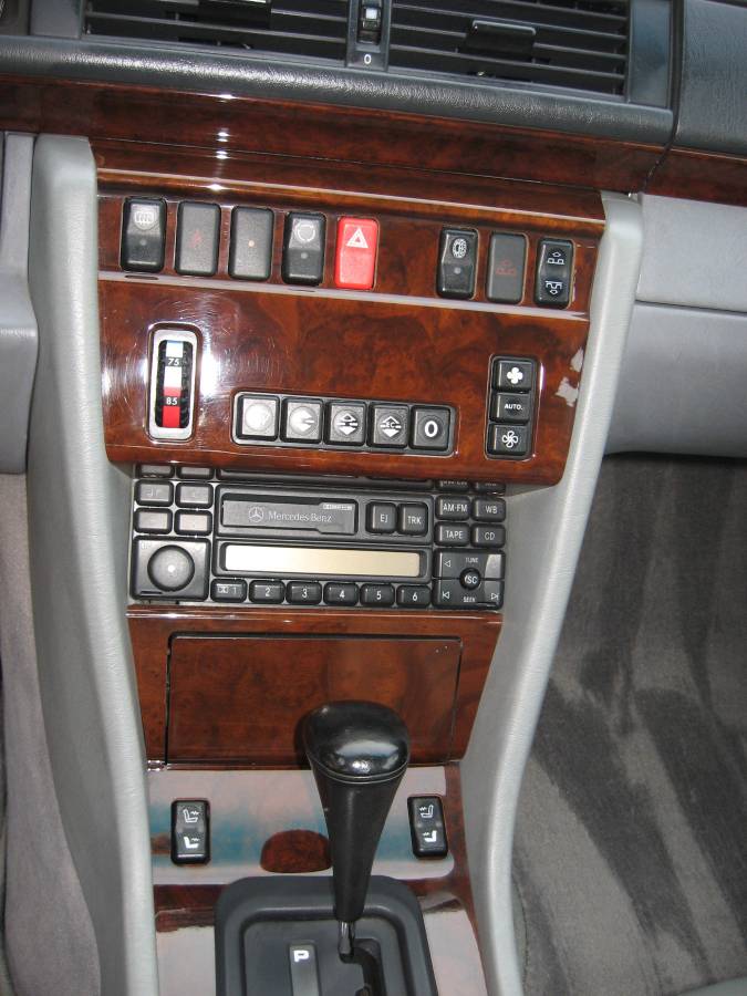 Mercedes-benz-benz-e-class-1994-11