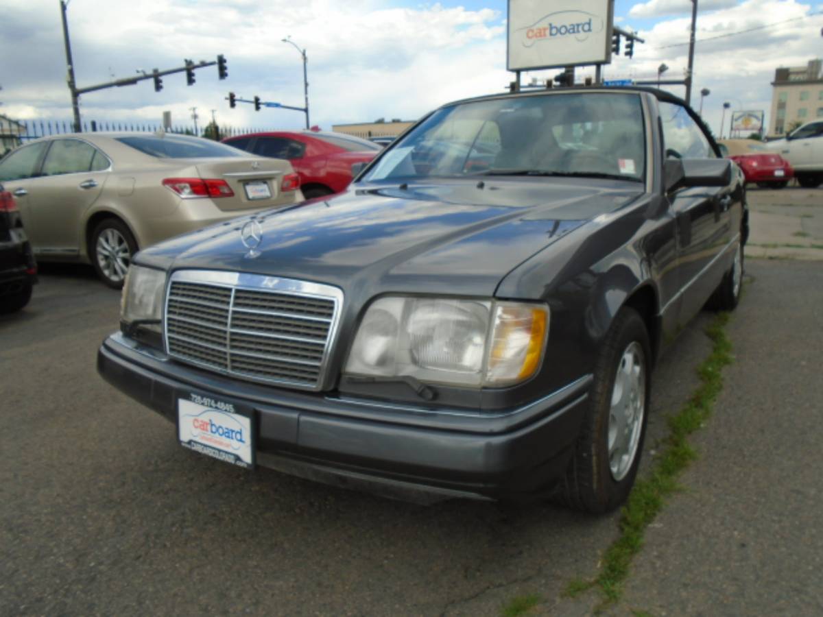 Mercedes-benz-benz-e-class-1995-grey-1