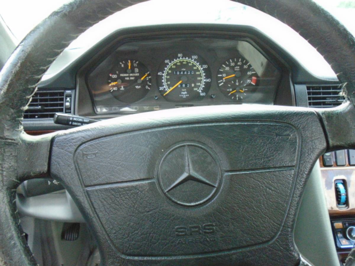 Mercedes-benz-benz-e-class-1995-grey-12