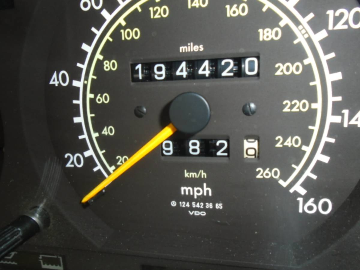 Mercedes-benz-benz-e-class-1995-grey-13