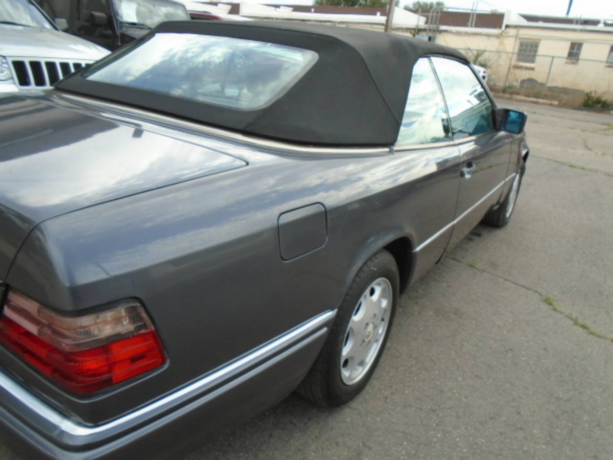 Mercedes-benz-benz-e-class-1995-grey-2