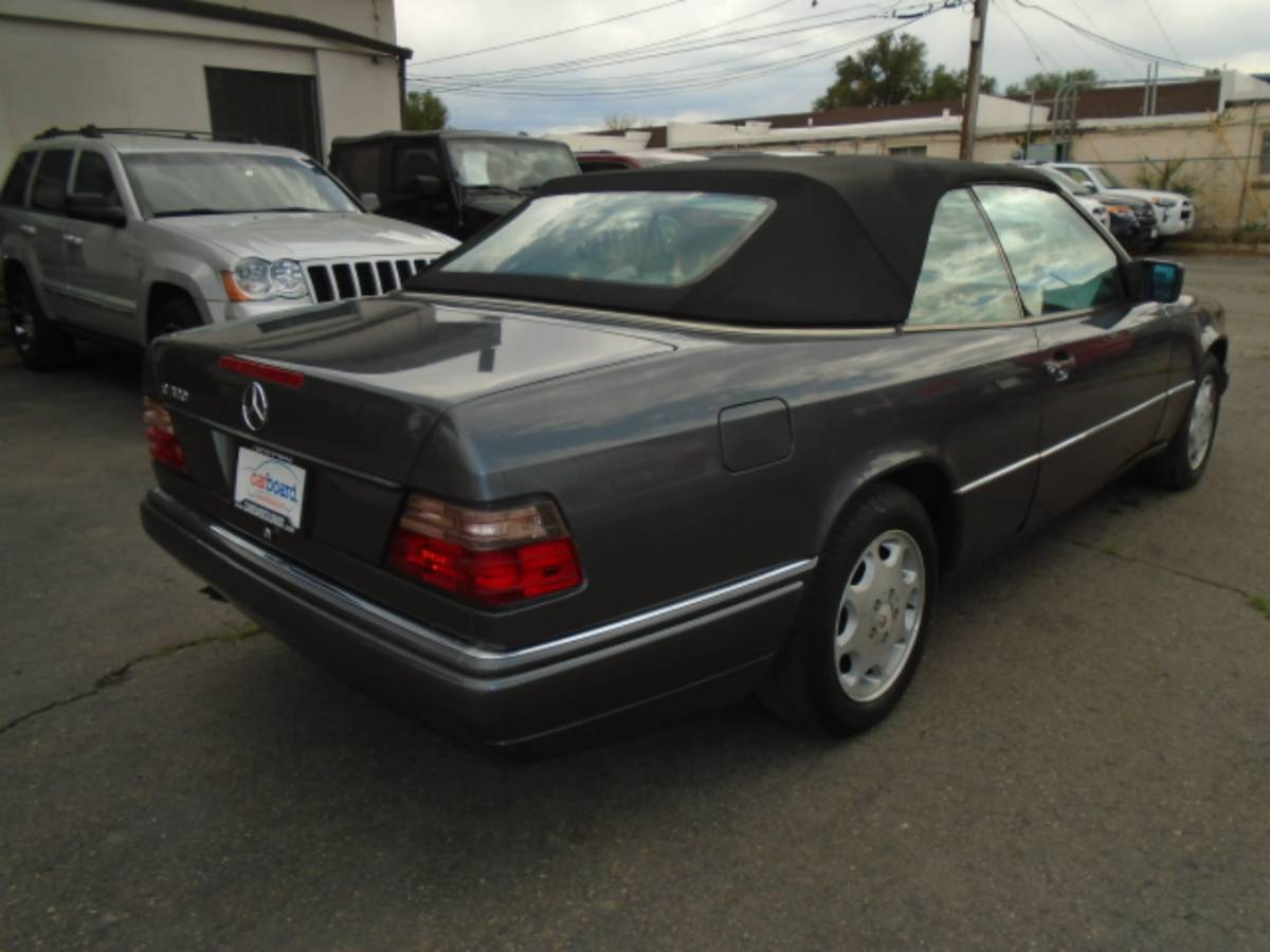 Mercedes-benz-benz-e-class-1995-grey-3