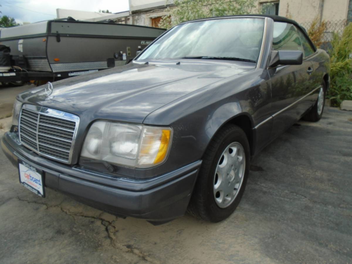 Mercedes-benz-benz-e-class-1995-grey-4