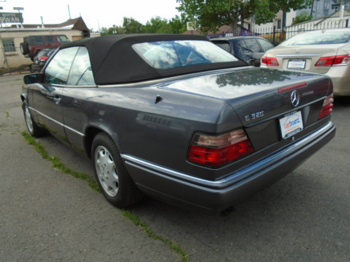 Mercedes-benz-benz-e-class-1995-grey-6