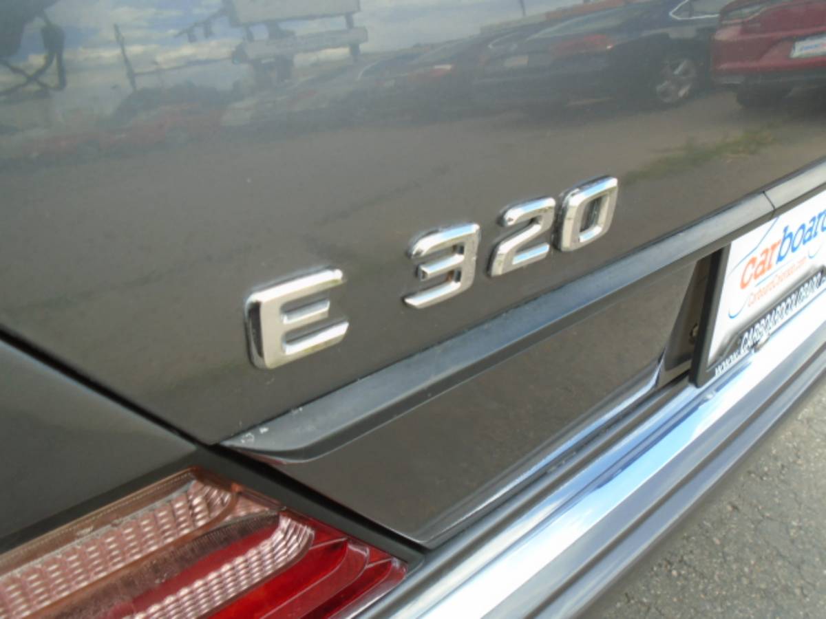 Mercedes-benz-benz-e-class-1995-grey-7