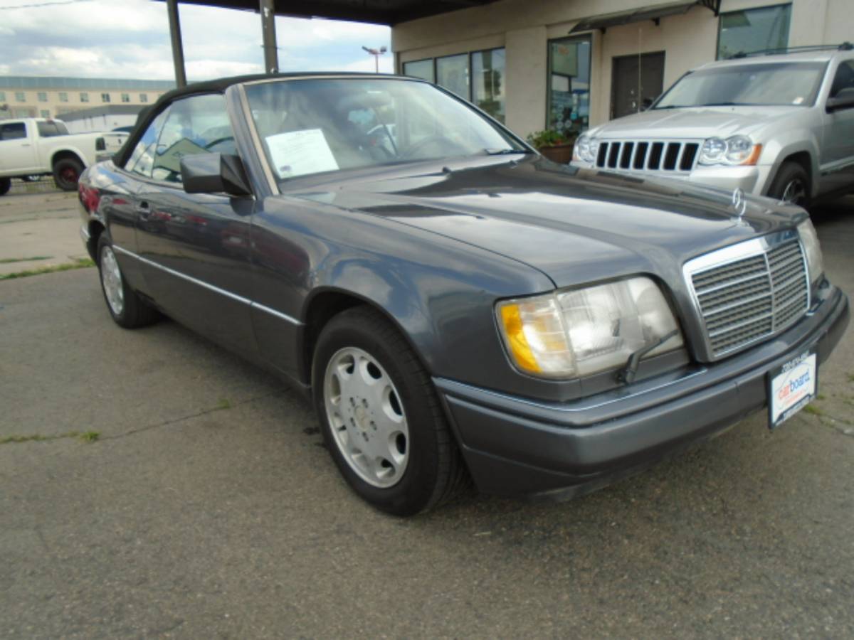 Mercedes-benz -benz e class  1995 grey