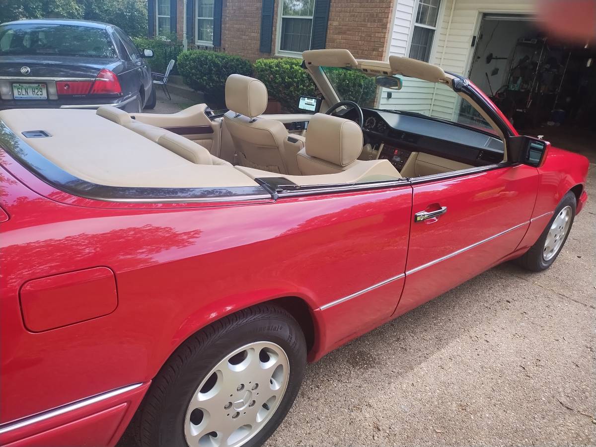 Mercedes-benz-benz-e-class-1995-red-1