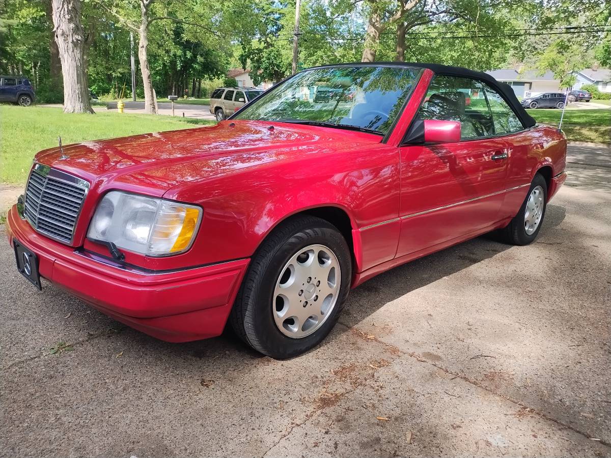 Mercedes-benz-benz-e-class-1995-red-5