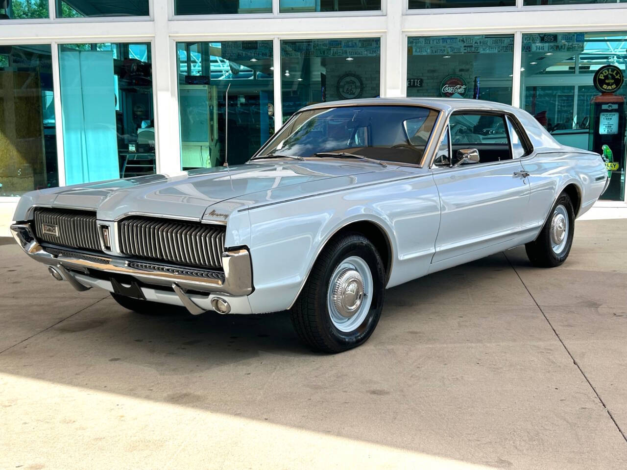 Mercury-Cougar-1967-Hatchback-11
