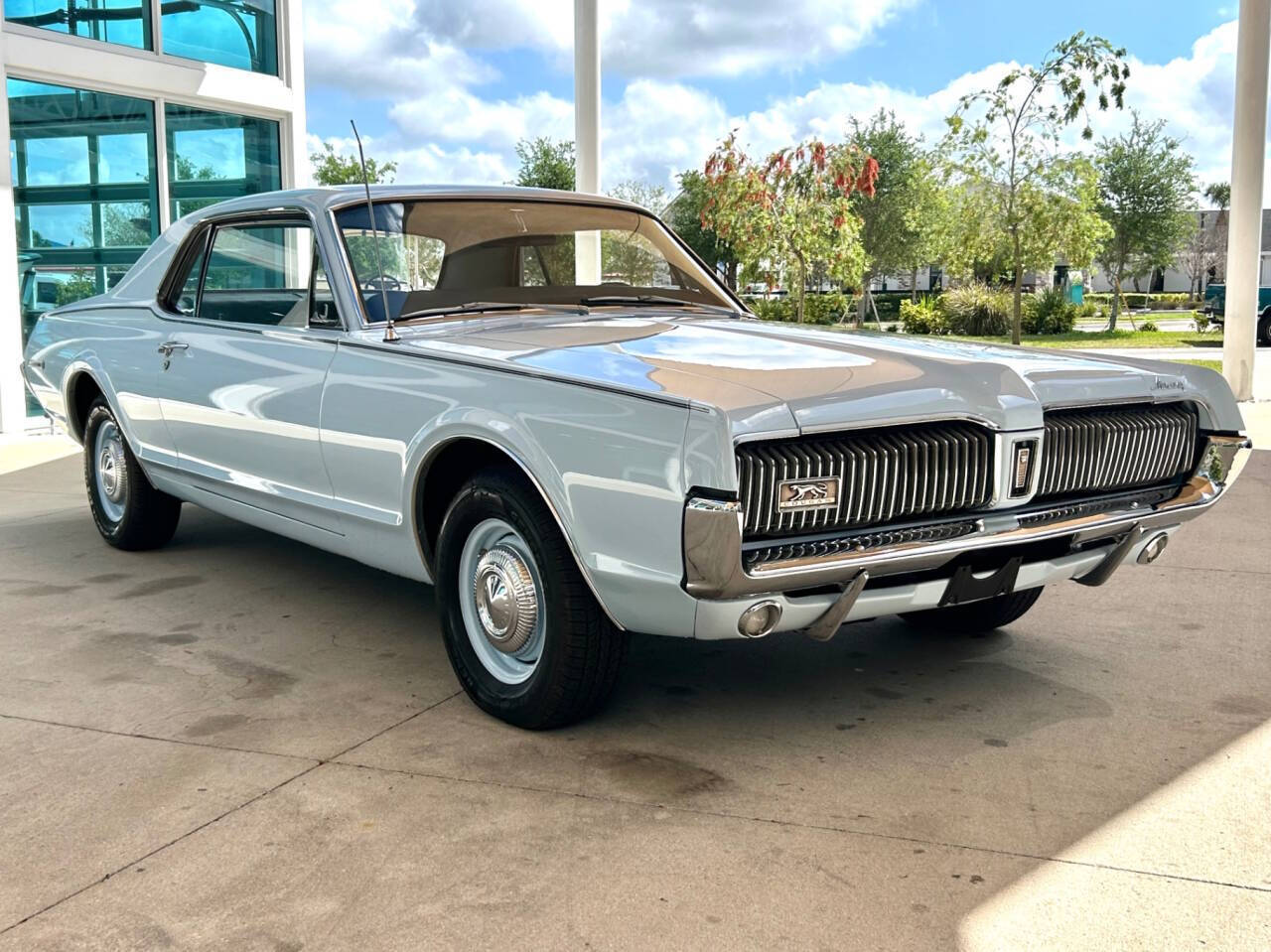 Mercury-Cougar-1967-Hatchback-2