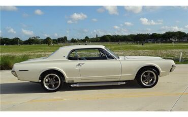 Mercury-Cougar-1967-coupe-1