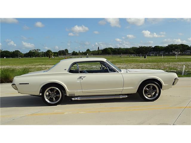 Mercury-Cougar-1967-coupe-1