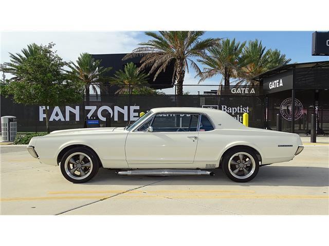 Mercury-Cougar-1967-coupe-2