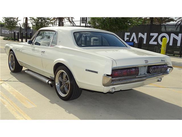 Mercury-Cougar-1967-coupe-3