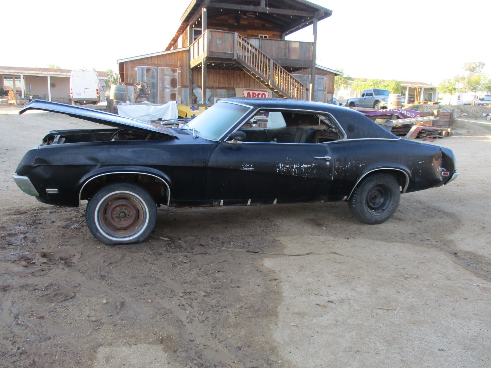 Mercury-Cougar-1969-XR7-3